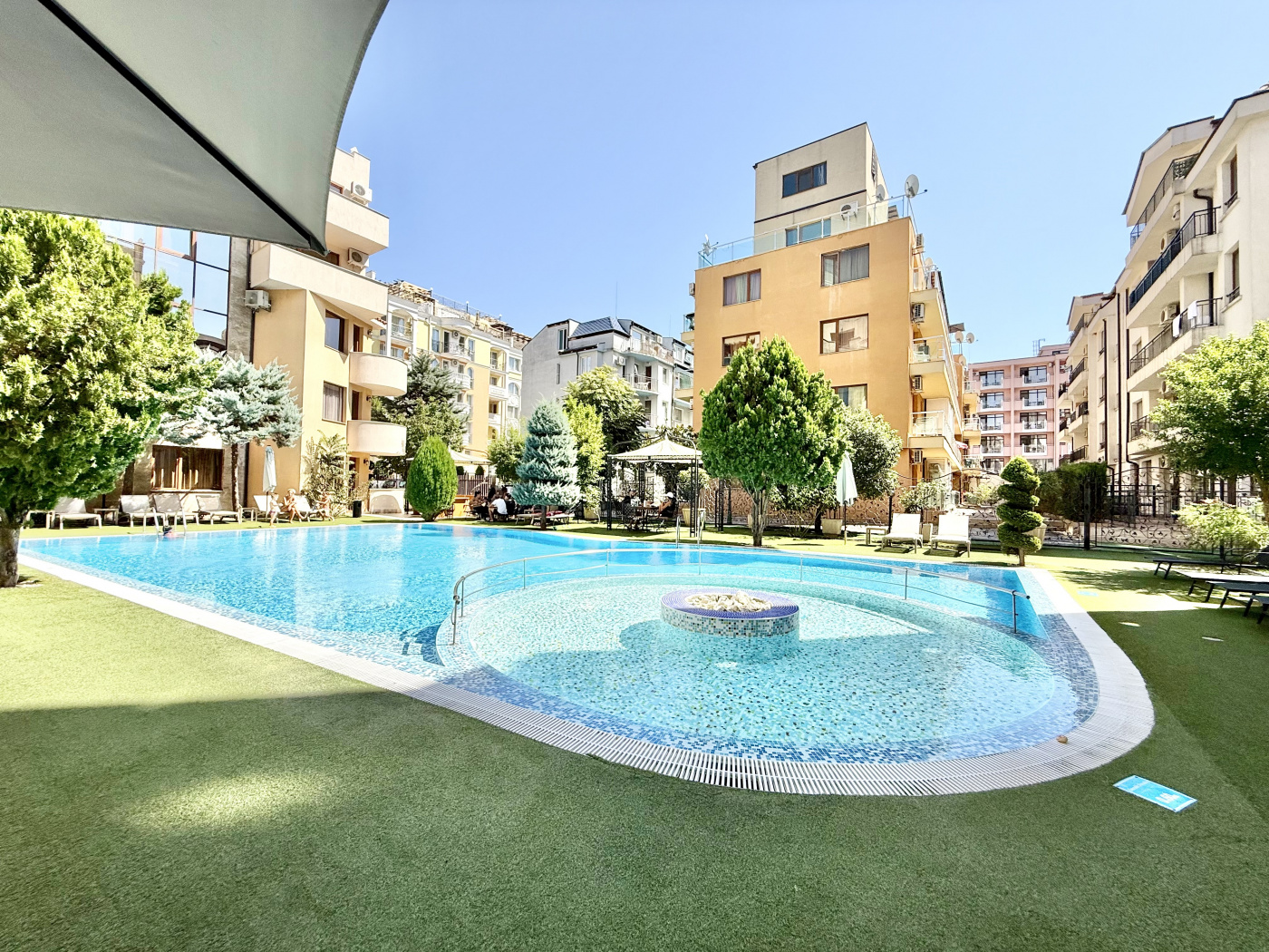 Emerald Paradise Апартхотел