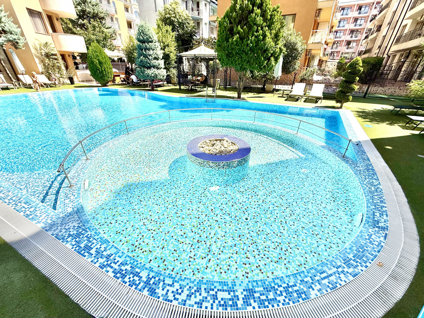 Emerald Paradise Апартхотел