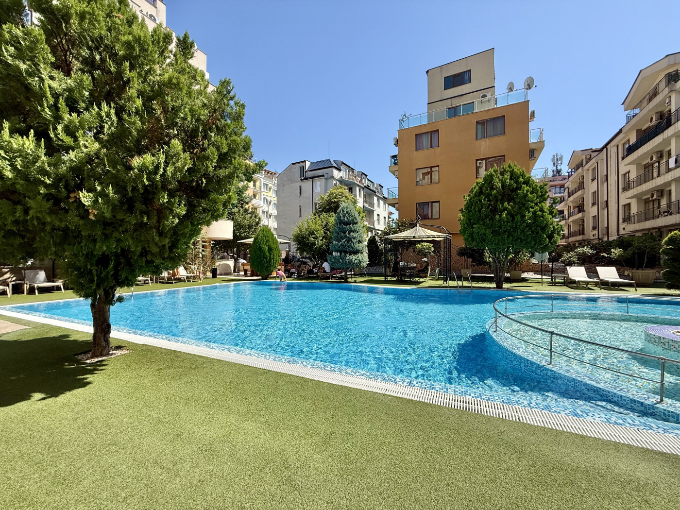 Emerald Paradise Апартхотел